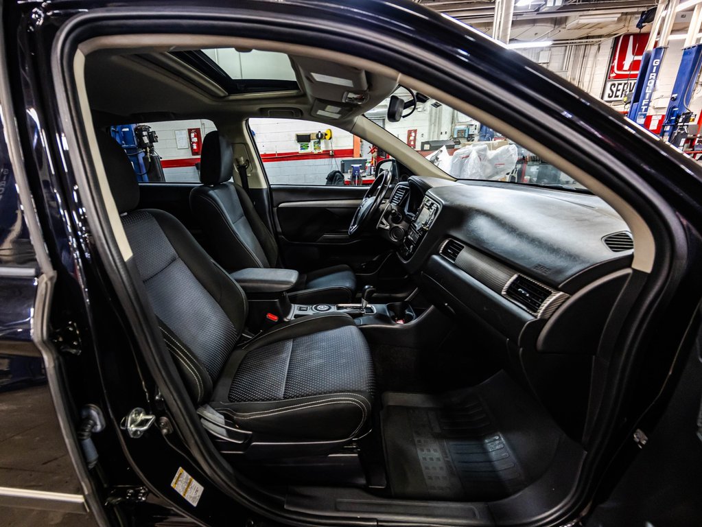 2016 Mitsubishi Outlander SE in Montréal, Quebec - 18 - w1024h768px