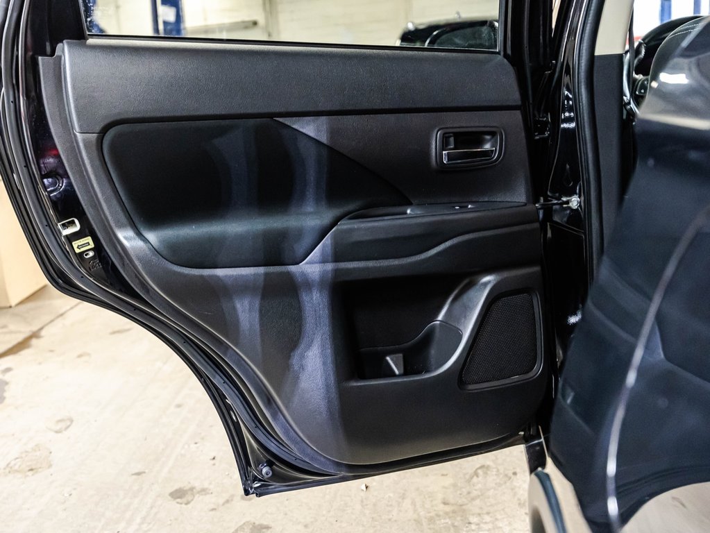 2016 Mitsubishi Outlander SE in Montréal, Quebec - 13 - w1024h768px