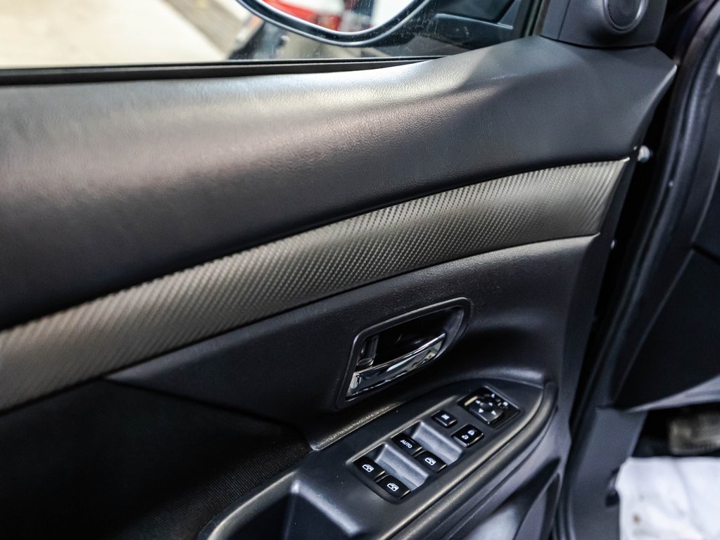 2016 Mitsubishi Outlander SE in Montréal, Quebec - 12 - w1024h768px