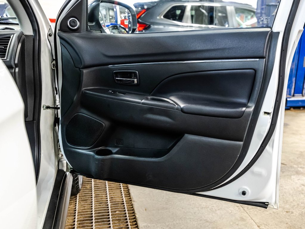 2016 Mitsubishi RVR SE LIMITED in Montréal, Quebec - 17 - w1024h768px