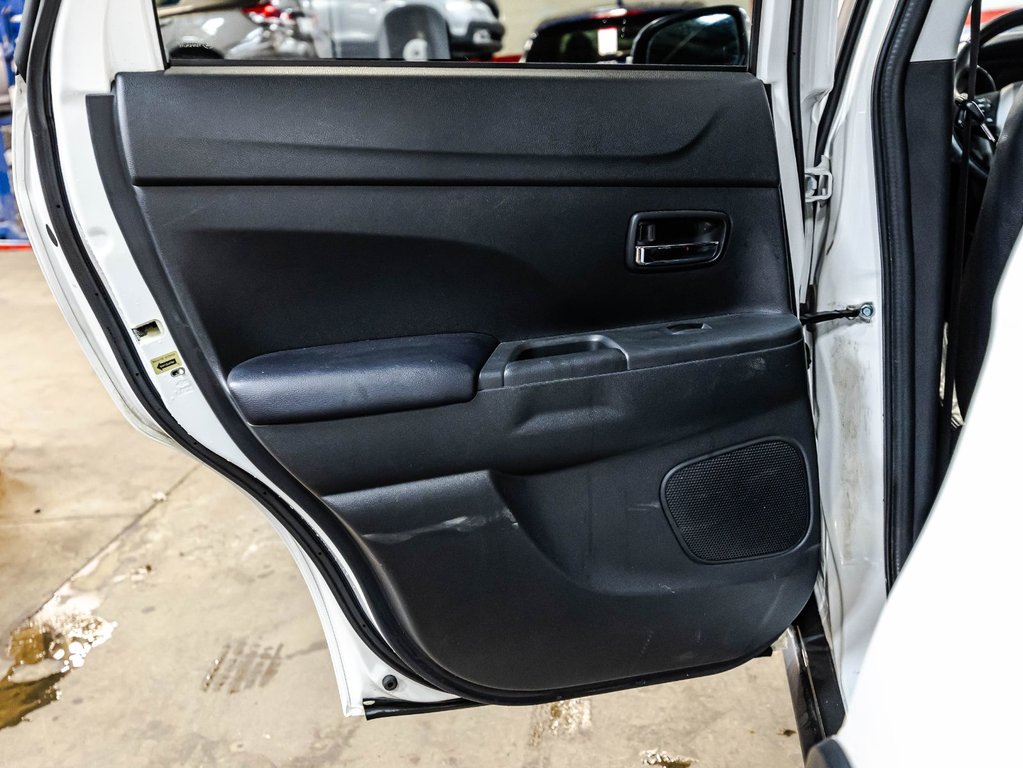 2016 Mitsubishi RVR SE LIMITED in Montréal, Quebec - 13 - w1024h768px