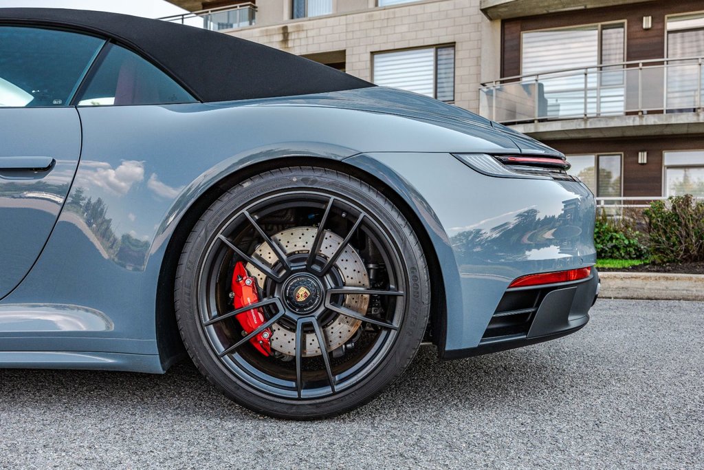 2023 Porsche 911 Carrera 4 GTS Cabriolet in Montréal, Quebec - 9 - w1024h768px
