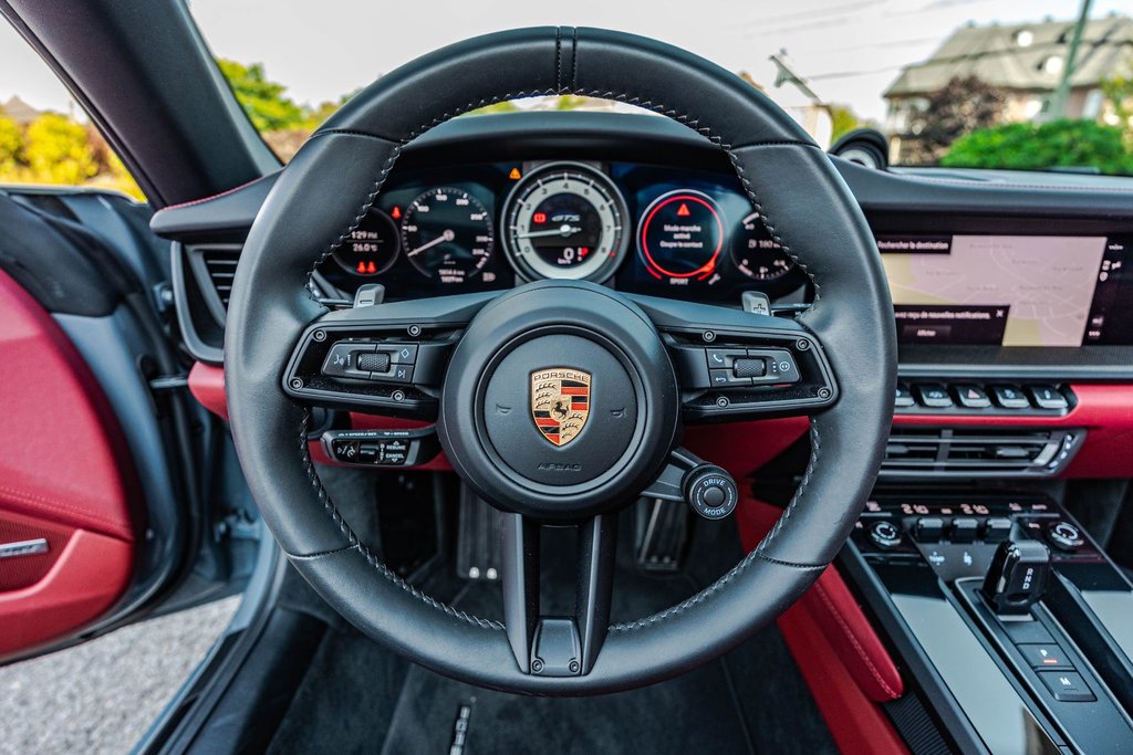 2023 Porsche 911 Carrera 4 GTS Cabriolet in Montréal, Quebec - 32 - w1024h768px
