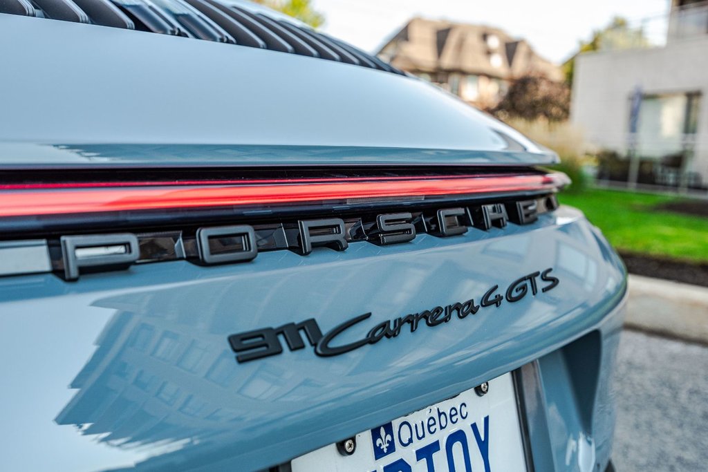 2023 Porsche 911 Carrera 4 GTS Cabriolet in Montréal, Quebec - 39 - w1024h768px