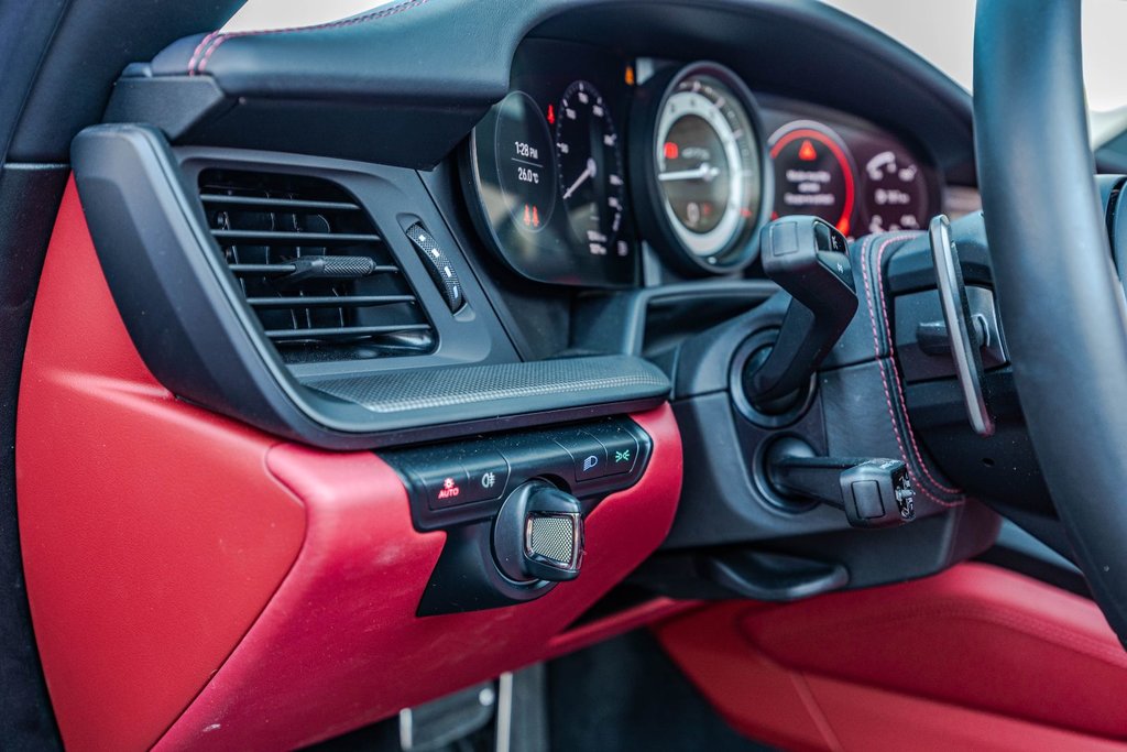 2023 Porsche 911 Carrera 4 GTS Cabriolet in Montréal, Quebec - 29 - w1024h768px