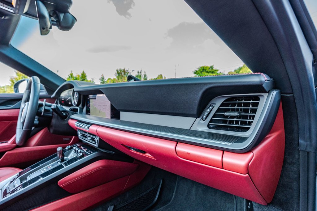 2023 Porsche 911 Carrera 4 GTS Cabriolet in Montréal, Quebec - 27 - w1024h768px