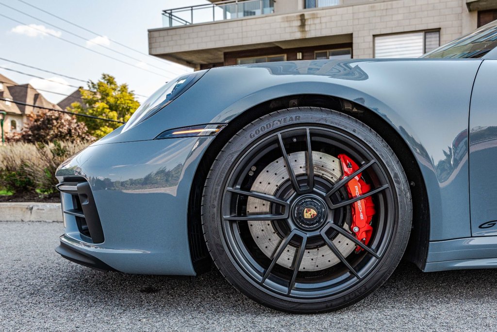 2023 Porsche 911 Carrera 4 GTS Cabriolet in Montréal, Quebec - 8 - w1024h768px
