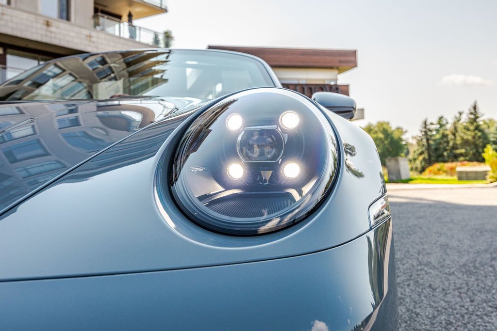 2023 Porsche 911 Carrera 4 GTS Cabriolet in Montréal, Quebec - 17 - w1024h768px