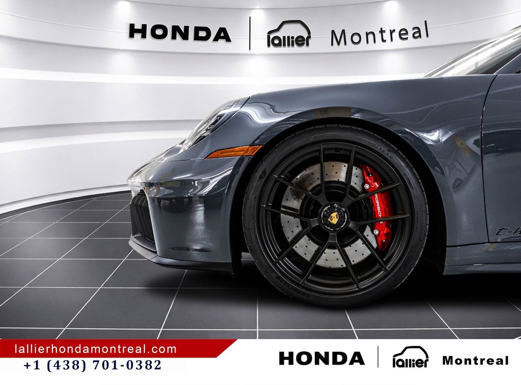 2026 Porsche 911 CARRERA 4 GTS CABRIOLET in Montréal, Quebec - 10 - w1024h768px