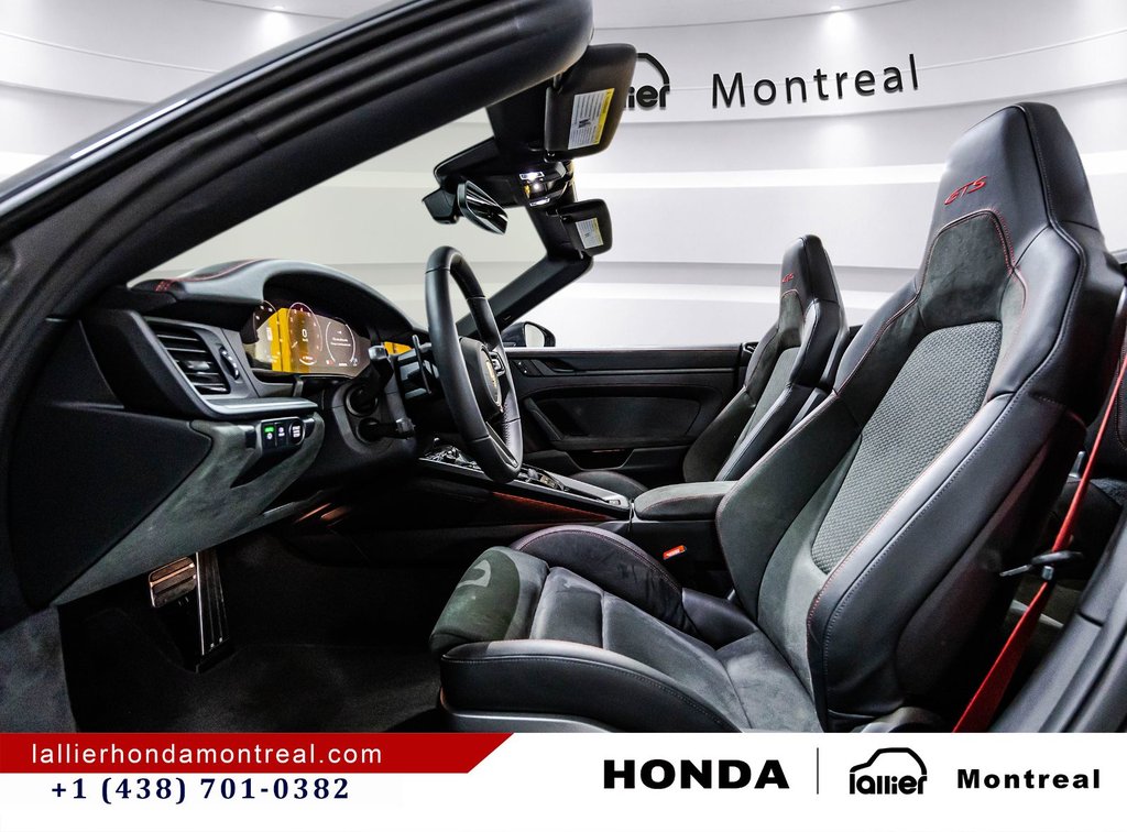 2026 Porsche 911 CARRERA 4 GTS CABRIOLET in Montréal, Quebec - 22 - w1024h768px