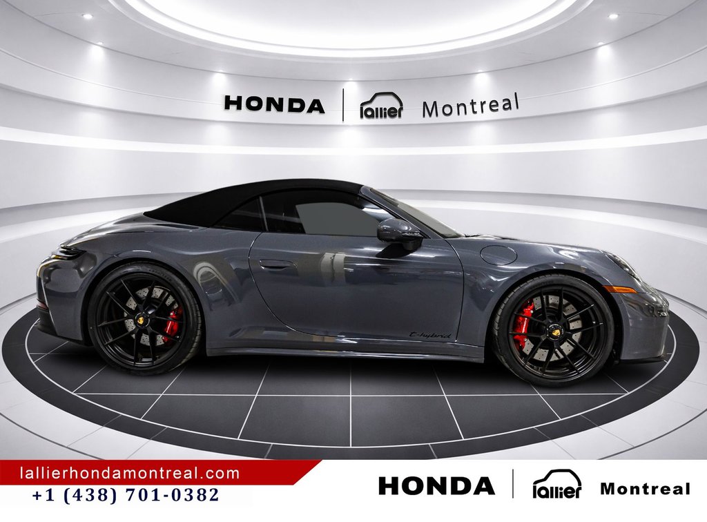 2026 Porsche 911 CARRERA 4 GTS CABRIOLET in Montréal, Quebec - 8 - w1024h768px