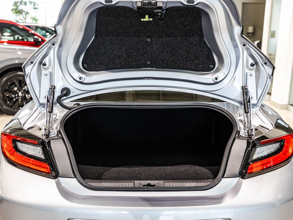 2023 Subaru BRZ Sport-tech in Montréal, Quebec - 12 - w1024h768px