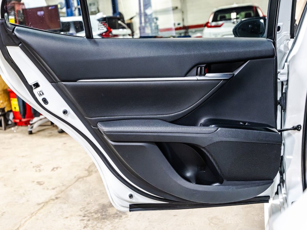 2018 Toyota Camry XSE in , Quebec - 12 - w1024h768px
