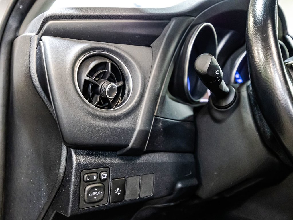Toyota Corolla iM  2018 à Montréal, Québec - 20 - w1024h768px