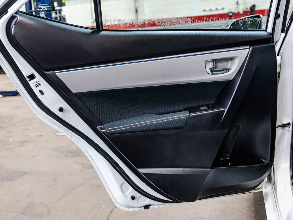 2016 Toyota Corolla LE in Montréal, Quebec - 12 - w1024h768px