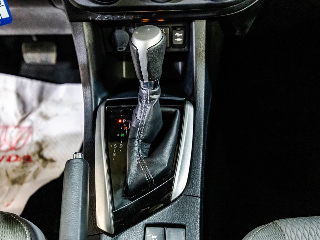 2016 Toyota Corolla LE in Montréal, Quebec - 24 - w1024h768px