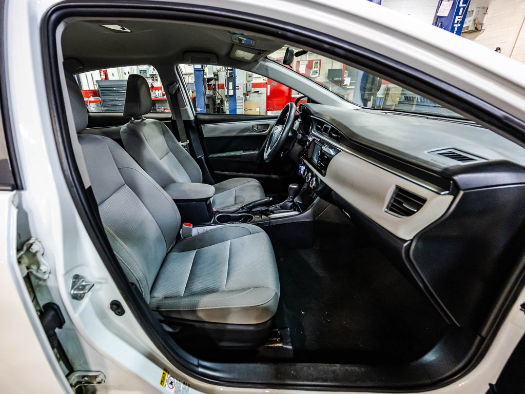 2016 Toyota Corolla LE in Montréal, Quebec - 17 - w1024h768px