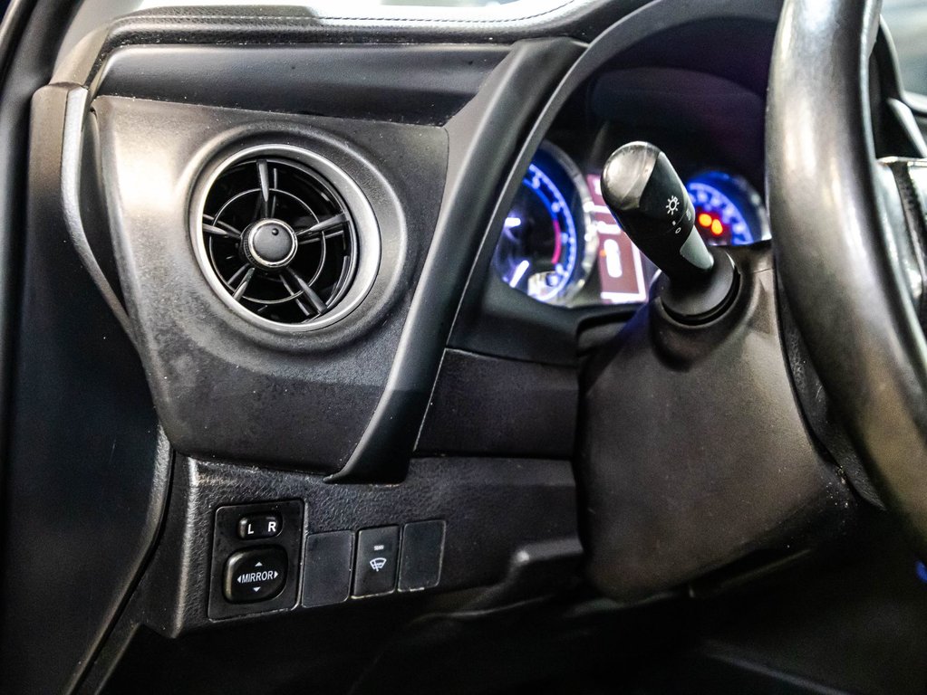 2018 Toyota Corolla SE in , Quebec - 20 - w1024h768px