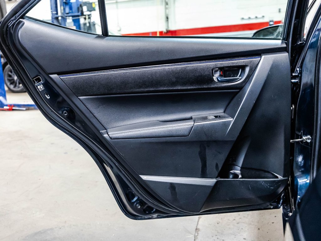 2018 Toyota Corolla SE in , Quebec - 12 - w1024h768px