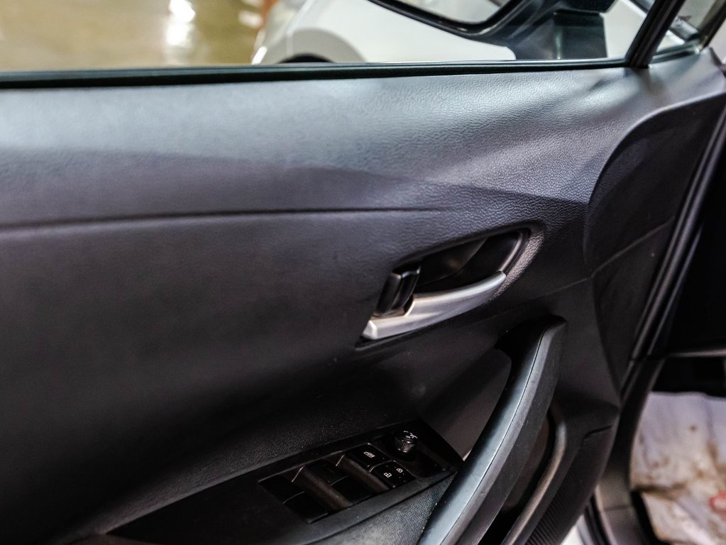 Toyota Corolla LE 2021 à Montréal, Québec - 11 - w1024h768px