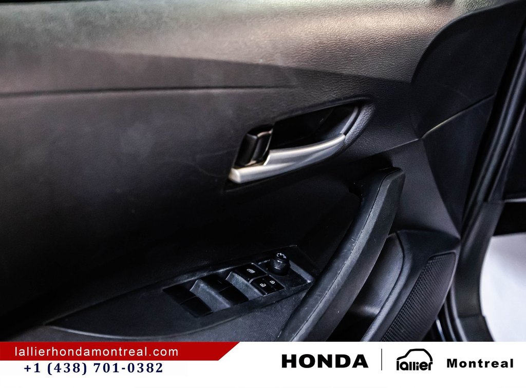 2021 Toyota Corolla LE in Montréal, Quebec - 12 - w1024h768px