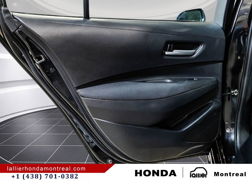 2021 Toyota Corolla LE in Montréal, Quebec - 13 - w1024h768px