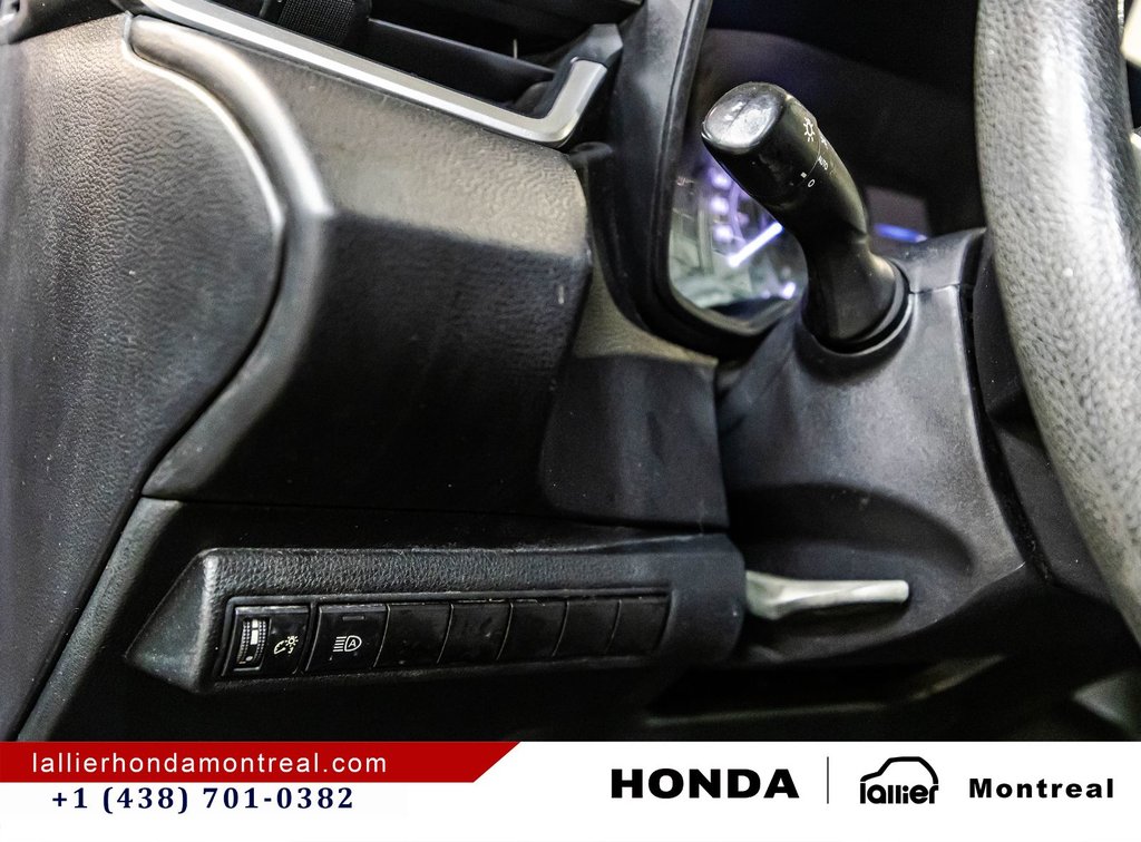 2021 Toyota Corolla LE in Montréal, Quebec - 21 - w1024h768px