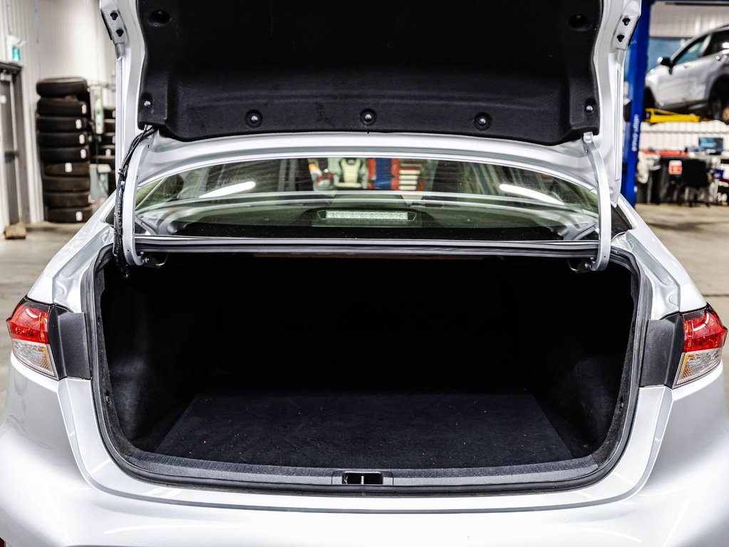 Toyota Corolla LE HYBRID 2024 à Montréal, Québec - 15 - w1024h768px