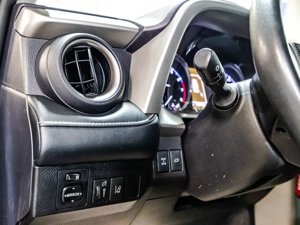 Toyota RAV4 XLE 2017 à Montréal, Québec - 22 - w1024h768px