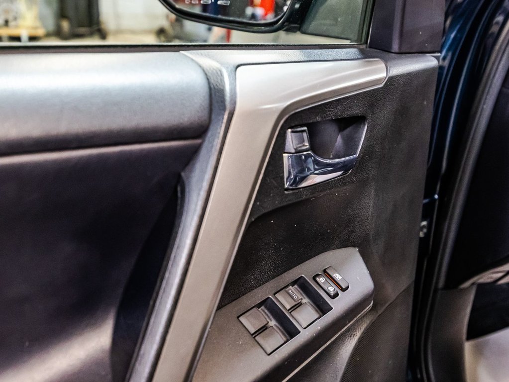 Toyota RAV4 XLE 2017 à Montréal, Québec - 11 - w1024h768px