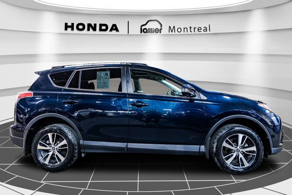 Toyota RAV4 XLE 2017 à Montréal, Québec - 8 - w1024h768px