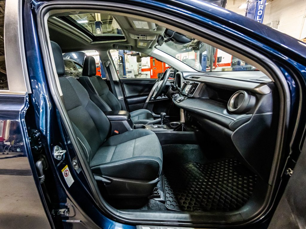 Toyota RAV4 XLE 2017 à Montréal, Québec - 18 - w1024h768px