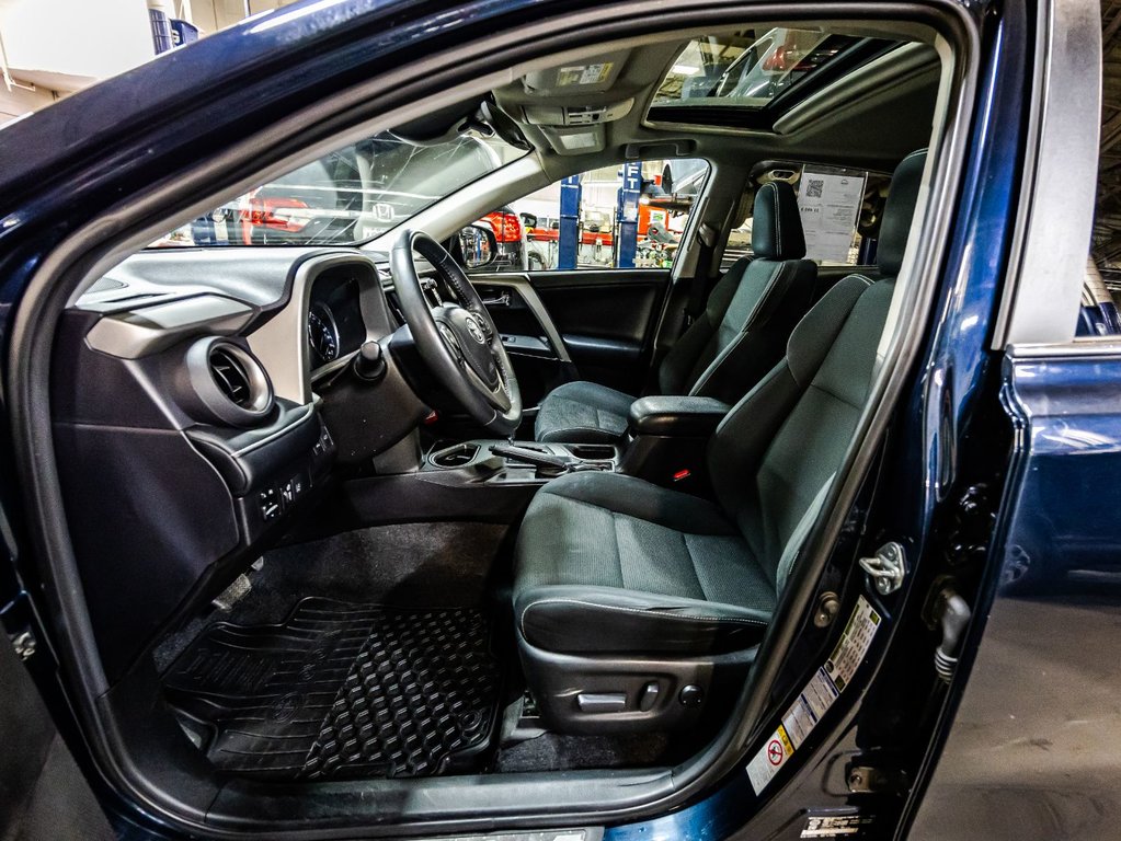 Toyota RAV4 XLE 2017 à Montréal, Québec - 20 - w1024h768px
