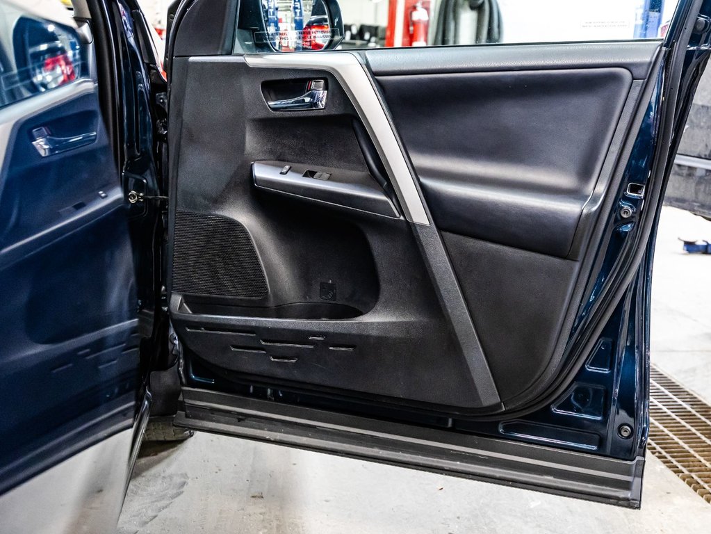 Toyota RAV4 XLE 2017 à Montréal, Québec - 17 - w1024h768px