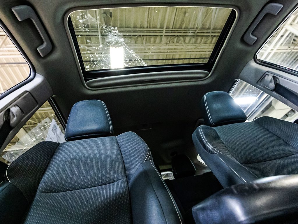 Toyota RAV4 XLE 2017 à Montréal, Québec - 19 - w1024h768px