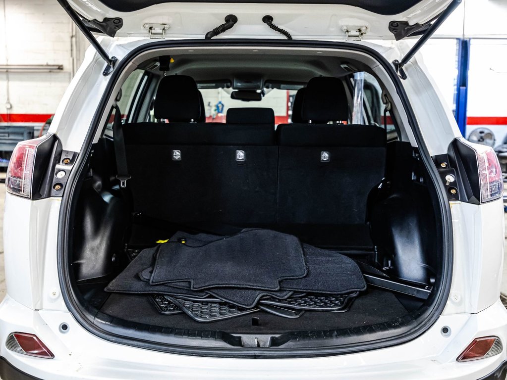 Toyota RAV4 HYBRID LE+ 2018 à Montréal, Québec - 15 - w1024h768px