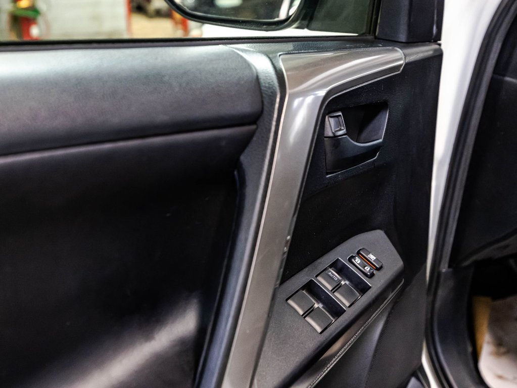 Toyota RAV4 HYBRID LE+ 2018 à Montréal, Québec - 11 - w1024h768px