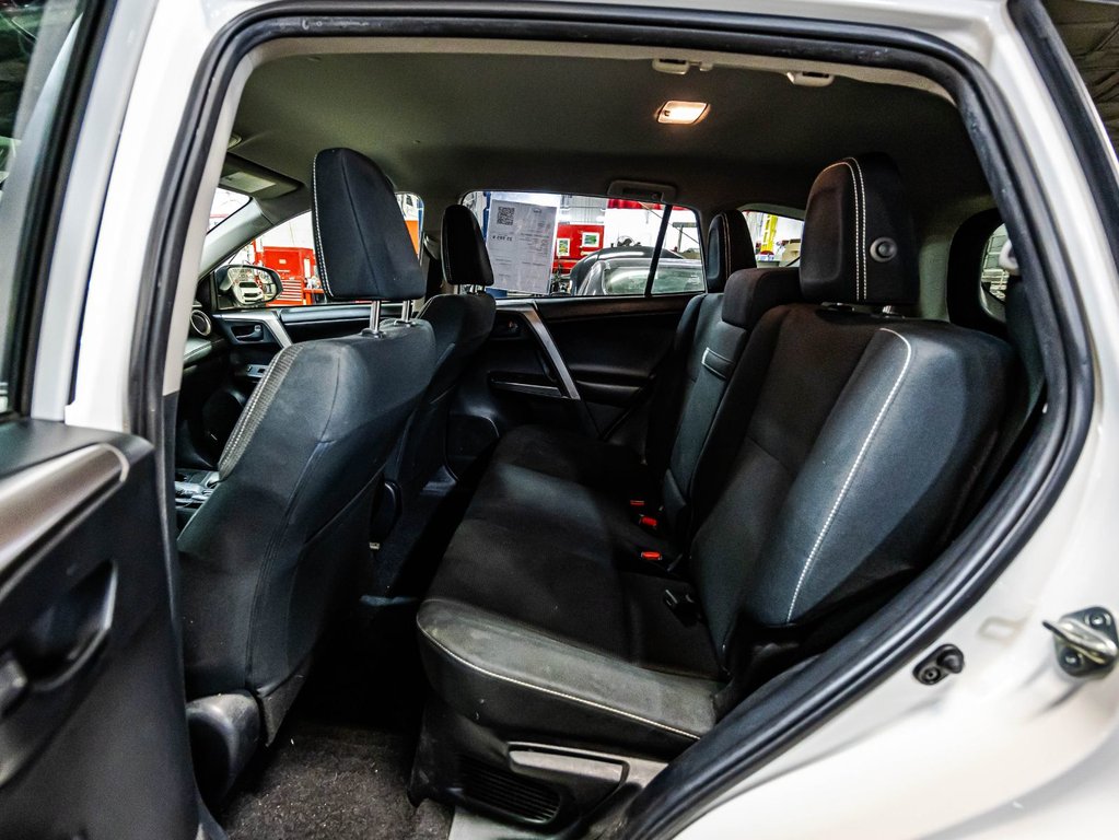 Toyota RAV4 HYBRID LE+ 2018 à Montréal, Québec - 13 - w1024h768px