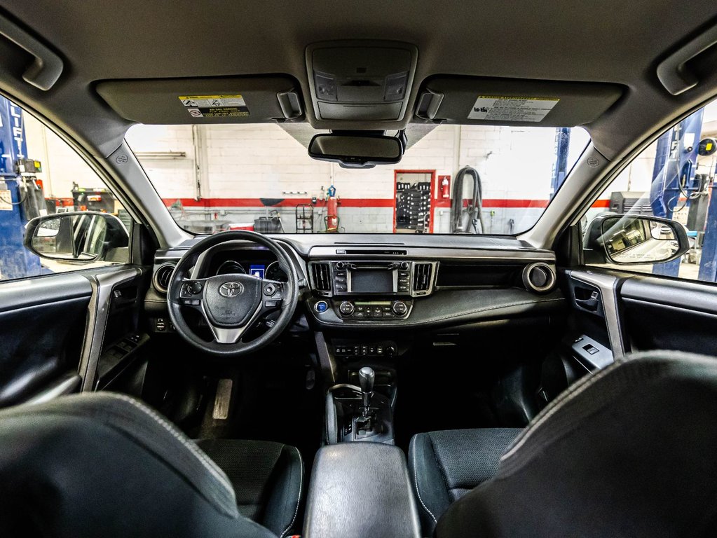 Toyota RAV4 HYBRID LE+ 2018 à Montréal, Québec - 14 - w1024h768px