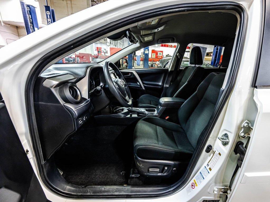 Toyota RAV4 HYBRID LE+ 2018 à Montréal, Québec - 18 - w1024h768px