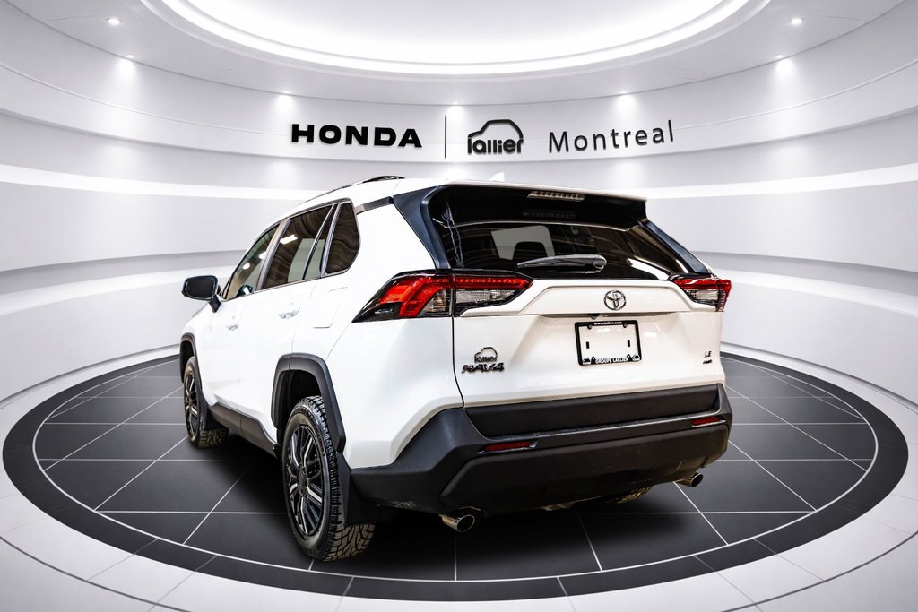 2020 Toyota RAV4 LE in Montréal, Quebec - 5 - w1024h768px