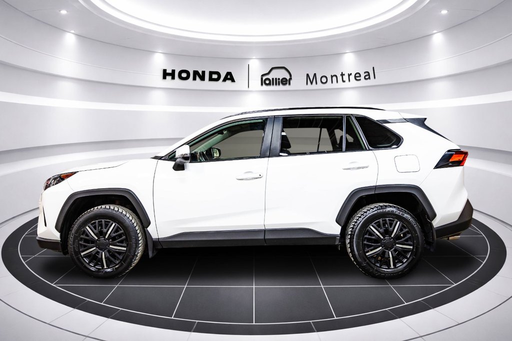 2020 Toyota RAV4 LE in Montréal, Quebec - 4 - w1024h768px