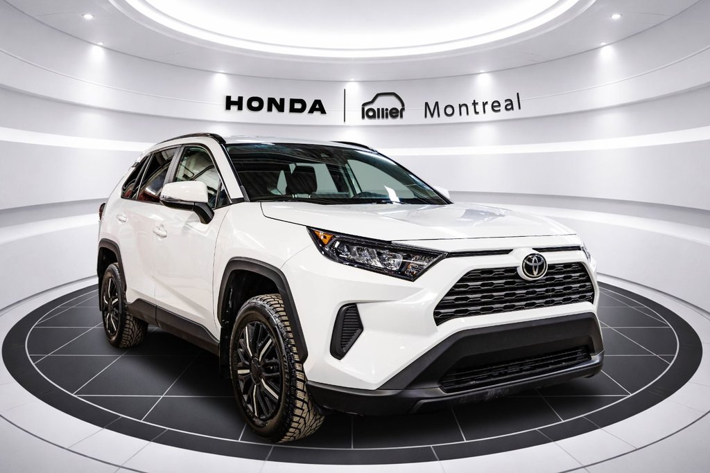 2020 Toyota RAV4 LE in Montréal, Quebec - 9 - w1024h768px