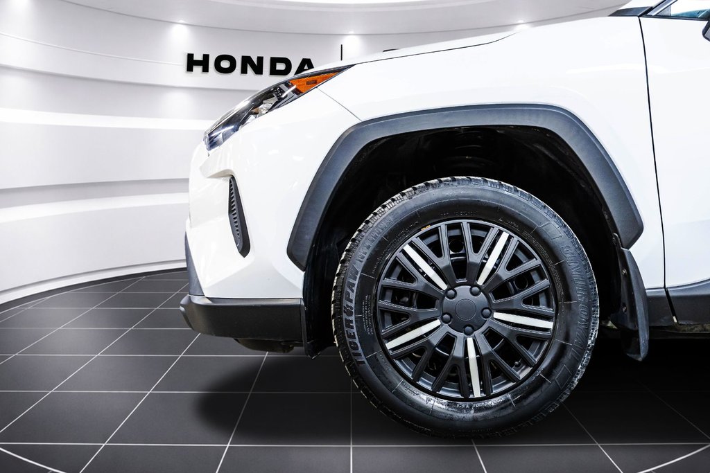 2020 Toyota RAV4 LE in Montréal, Quebec - 10 - w1024h768px