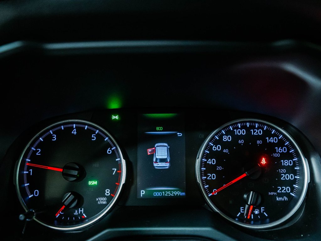 2021 Toyota RAV4 LE in Montréal, Quebec - 22 - w1024h768px