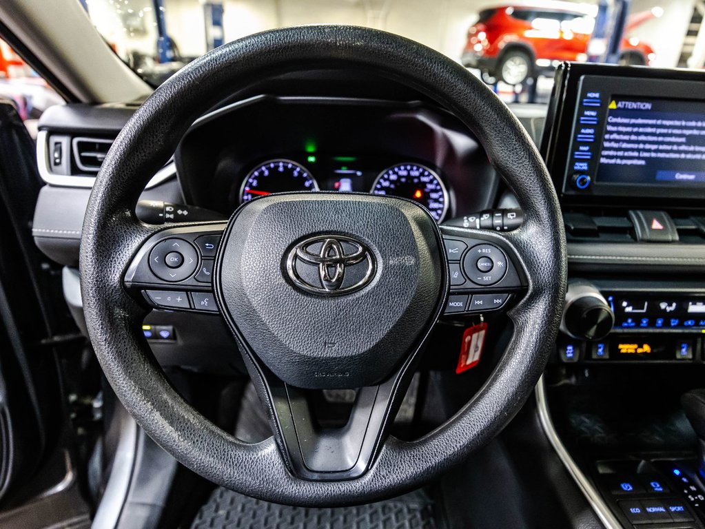 2021 Toyota RAV4 LE in Montréal, Quebec - 21 - w1024h768px