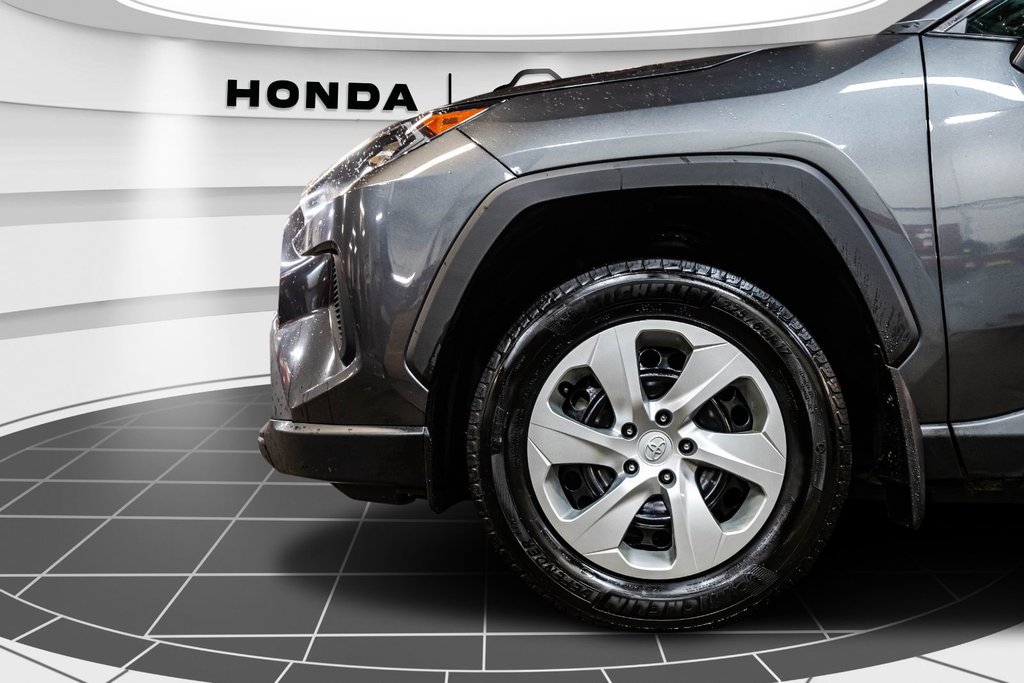 2021 Toyota RAV4 LE in Montréal, Quebec - 10 - w1024h768px