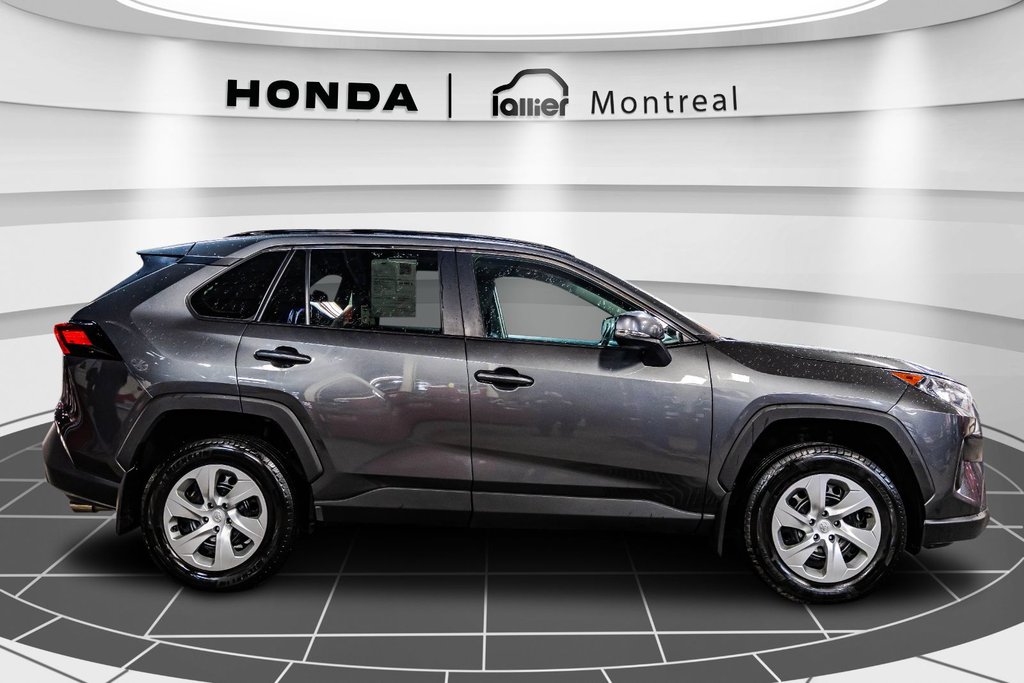 2021 Toyota RAV4 LE in Montréal, Quebec - 8 - w1024h768px