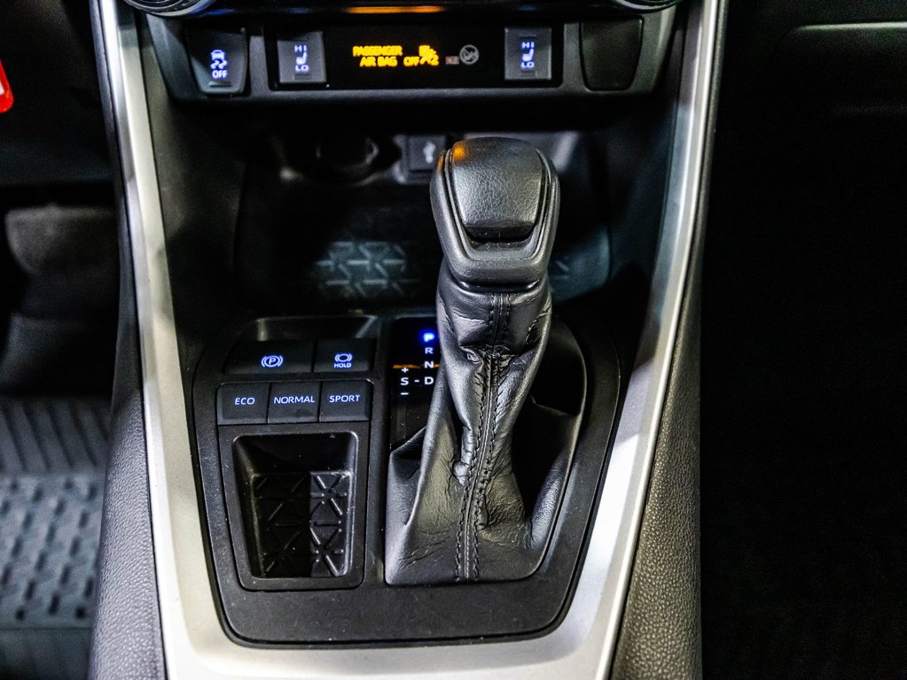 2021 Toyota RAV4 LE in Montréal, Quebec - 24 - w1024h768px
