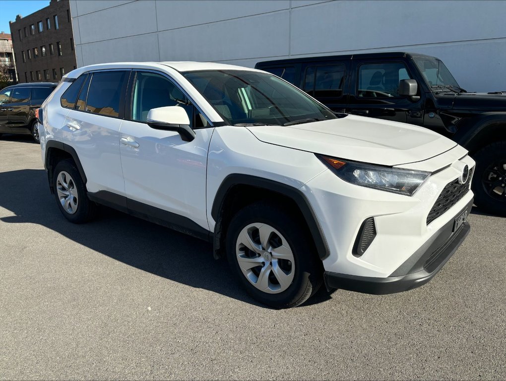 RAV4 LE 2022 à Montréal, Québec - 1 - w1024h768px